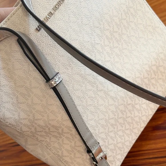 Michael Kors White Crossbody Bag - Picture 2 of 2